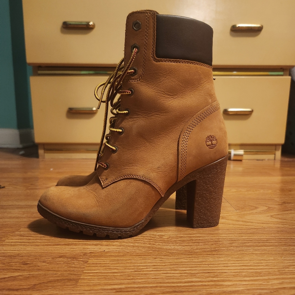TIMBERLAND Wheat Heeled Boots